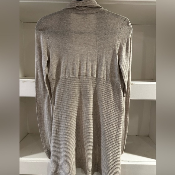 Women's Gray Ruffled Sweater - Picture 4 of 6